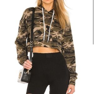 NWT Revolve The Hour Jane Crop Hoodie in Camo Size M